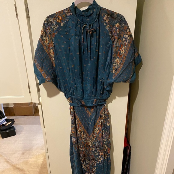 Vintage from 1975 Silk Gown with Paisley Brown and Blue Design Size: Onesize - Picture 2 of 6
